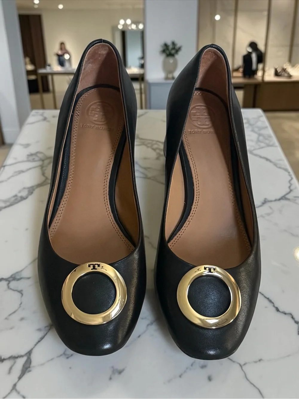 Tory Burch Black Leather Logo Medallion Block Heel Pumps! Size 8